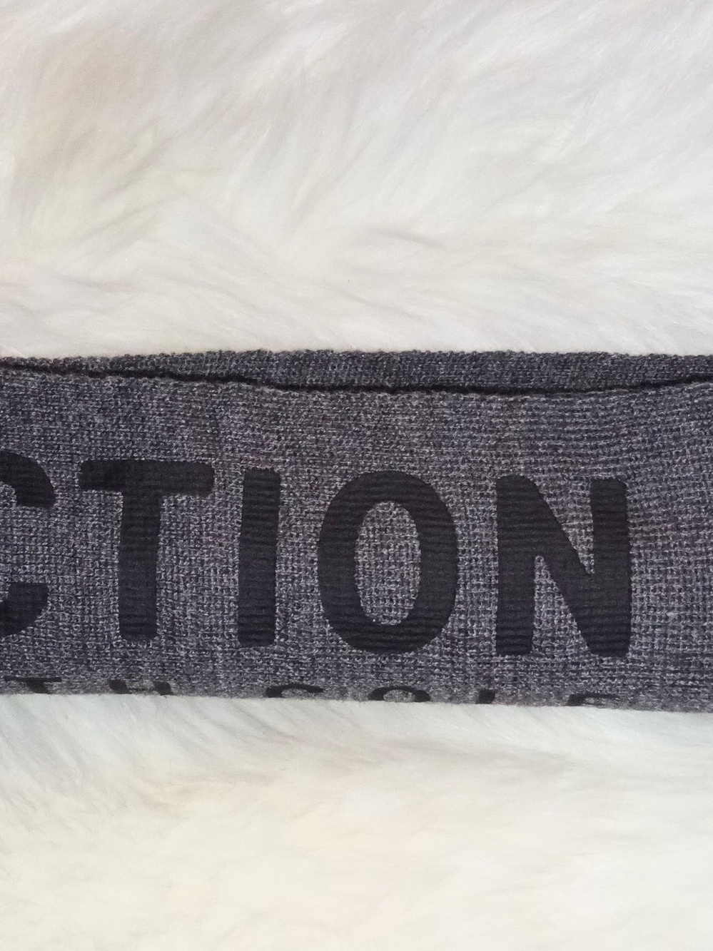Kenneth Cole Reaction Gray Knit Scarf With Black Trim - Picture 2 of 5